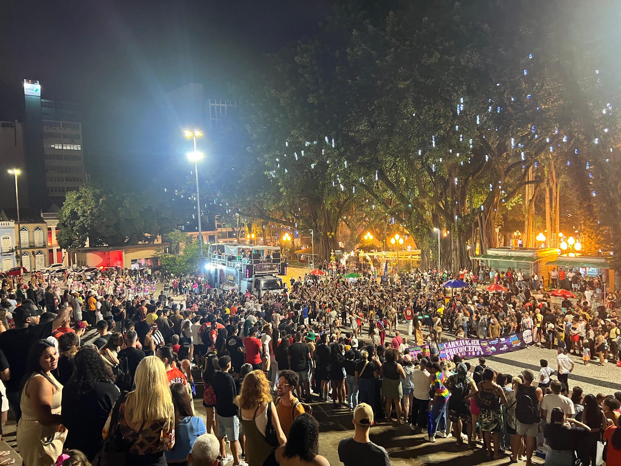 Carnaval 2025 em Florianópolis começa amanhã com a tradicional Volta à Praça XV