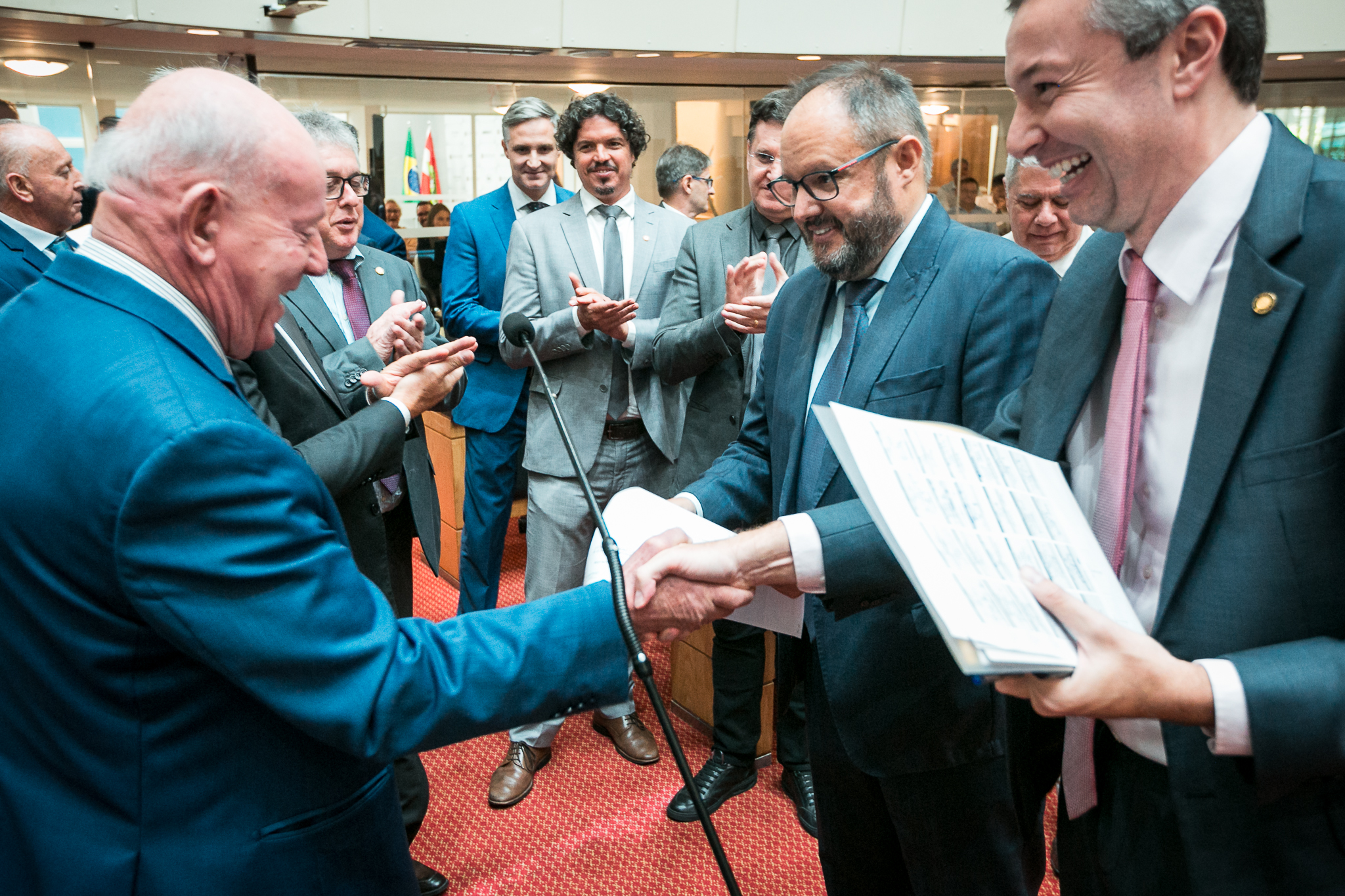 Blocos parlamentares são mantidos e definem líderes